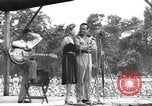 Standbild amerikanischen Entertainer Bougainville Island Papua Neu Guinea, 1944, aus Sekunde 44 historischem Filmmaterial Videoclip 65675057652
