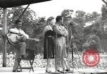 Standbild amerikanischen Entertainer Bougainville Island Papua Neu Guinea, 1944, aus Sekunde 49 historischem Filmmaterial Videoclip 65675057652