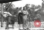 Standbild amerikanischen Entertainer Bougainville Island Papua Neu Guinea, 1944, aus Sekunde 52 historischem Filmmaterial Videoclip 65675057652