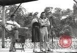 Standbild amerikanischen Entertainer Bougainville Island Papua Neu Guinea, 1944, aus Sekunde 55 historischem Filmmaterial Videoclip 65675057652