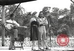 Standbild amerikanischen Entertainer Bougainville Island Papua Neu Guinea, 1944, aus Sekunde 57 historischem Filmmaterial Videoclip 65675057652