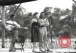 Standbild amerikanischen Entertainer Bougainville Island Papua Neu Guinea, 1944, aus Sekunde 58 historischem Filmmaterial Videoclip 65675057652
