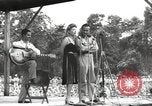 Standbild amerikanischen Entertainer Bougainville Island Papua Neu Guinea, 1944, aus Sekunde 60 historischem Filmmaterial Videoclip 65675057652