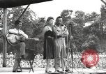 Standbild amerikanischen Entertainer Bougainville Island Papua Neu Guinea, 1944, aus Sekunde 61 historischem Filmmaterial Videoclip 65675057652