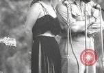 Standbild amerikanischen Entertainer Bougainville Island Papua Neu Guinea, 1944, aus Sekunde 62 historischem Filmmaterial Videoclip 65675057652