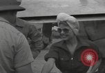 Immagine di Bob Hope Guadalcanal nelle Isole Salomone, 1944, secondo 16 filmato di repertorio 65675057657