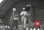 Immagine di Bob Hope Guadalcanal nelle Isole Salomone, 1944, secondo 51 filmato di repertorio 65675057657