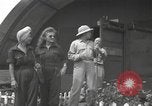 Immagine di Bob Hope Guadalcanal nelle Isole Salomone, 1944, secondo 55 filmato di repertorio 65675057657
