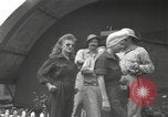 Immagine di Bob Hope Guadalcanal nelle Isole Salomone, 1944, secondo 61 filmato di repertorio 65675057657