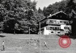 Standbild rest Camp Gstadt Deutschland, 1945, aus Sekunde 18 historischem Filmmaterial Videoclip 65675057663