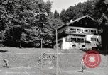 Standbild rest Camp Gstadt Deutschland, 1945, aus Sekunde 23 historischem Filmmaterial Videoclip 65675057663