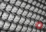 Standbild Puppen Long Island New York USA, 1940, aus Sekunde 25 historischem Filmmaterial Videoclip 65675057681