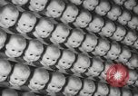 Standbild Puppen Long Island New York USA, 1940, aus Sekunde 27 historischem Filmmaterial Videoclip 65675057681