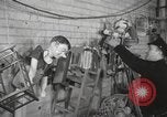 Image la réparation de jouets New York United States USA, 1940, de la seconde 10 séquences d'archives historiques vidéo 65675057682