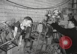 Image la réparation de jouets New York United States USA, 1940, de la seconde 12 séquences d'archives historiques vidéo 65675057682