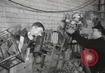 Image la réparation de jouets New York United States USA, 1940, de la seconde 13 séquences d'archives historiques vidéo 65675057682