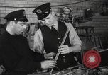 Image la réparation de jouets New York United States USA, 1940, de la seconde 17 séquences d'archives historiques vidéo 65675057682