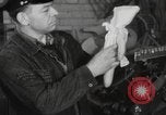 Image la réparation de jouets New York United States USA, 1940, de la seconde 32 séquences d'archives historiques vidéo 65675057682