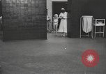 Immagine di Crippled bambino United States USA, 1920, secondo 3 filmato di repertorio 65675057695