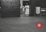 Immagine di Crippled bambino United States USA, 1920, secondo 4 filmato di repertorio 65675057695