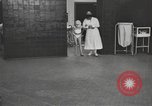 Immagine di Crippled bambino United States USA, 1920, secondo 6 filmato di repertorio 65675057695