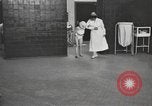 Immagine di Crippled bambino United States USA, 1920, secondo 7 filmato di repertorio 65675057695