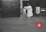 Immagine di Crippled bambino United States USA, 1920, secondo 9 filmato di repertorio 65675057695