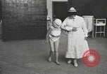 Immagine di Crippled bambino United States USA, 1920, secondo 16 filmato di repertorio 65675057695