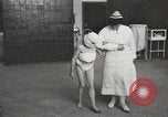 Immagine di Crippled bambino United States USA, 1920, secondo 17 filmato di repertorio 65675057695