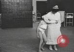 Immagine di Crippled bambino United States USA, 1920, secondo 18 filmato di repertorio 65675057695