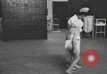 Immagine di Crippled bambino United States USA, 1920, secondo 19 filmato di repertorio 65675057695