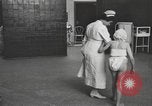 Immagine di Crippled bambino United States USA, 1920, secondo 20 filmato di repertorio 65675057695