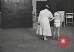 Immagine di Crippled bambino United States USA, 1920, secondo 23 filmato di repertorio 65675057695
