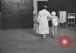 Immagine di Crippled bambino United States USA, 1920, secondo 24 filmato di repertorio 65675057695
