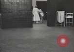 Immagine di Crippled bambino United States USA, 1920, secondo 35 filmato di repertorio 65675057695