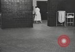 Immagine di Crippled bambino United States USA, 1920, secondo 37 filmato di repertorio 65675057695