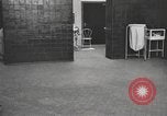 Immagine di Crippled bambino United States USA, 1920, secondo 39 filmato di repertorio 65675057695