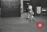 Immagine di Crippled bambino United States USA, 1920, secondo 43 filmato di repertorio 65675057695