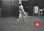 Immagine di Crippled bambino United States USA, 1920, secondo 44 filmato di repertorio 65675057695