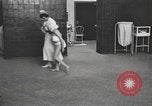 Immagine di Crippled bambino United States USA, 1920, secondo 45 filmato di repertorio 65675057695