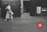 Immagine di Crippled bambino United States USA, 1920, secondo 46 filmato di repertorio 65675057695