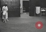 Immagine di Crippled bambino United States USA, 1920, secondo 48 filmato di repertorio 65675057695