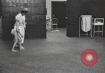Immagine di Crippled bambino United States USA, 1920, secondo 49 filmato di repertorio 65675057695