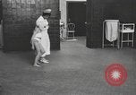 Immagine di Crippled bambino United States USA, 1920, secondo 50 filmato di repertorio 65675057695