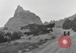 Immagine di Native American Indian tende in Badlands South Dakota United States USA, 1920, secondo 3 filmato di repertorio 65675057699
