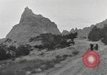 Immagine di Native American Indian tende in Badlands South Dakota United States USA, 1920, secondo 10 filmato di repertorio 65675057699