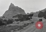 Immagine di Native American Indian tende in Badlands South Dakota United States USA, 1920, secondo 12 filmato di repertorio 65675057699