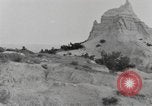 Immagine di Native American Indian tende in Badlands South Dakota United States USA, 1920, secondo 17 filmato di repertorio 65675057699