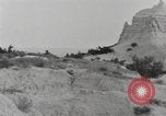 Immagine di Native American Indian tende in Badlands South Dakota United States USA, 1920, secondo 19 filmato di repertorio 65675057699
