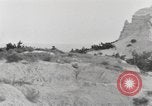 Immagine di Native American Indian tende in Badlands South Dakota United States USA, 1920, secondo 20 filmato di repertorio 65675057699